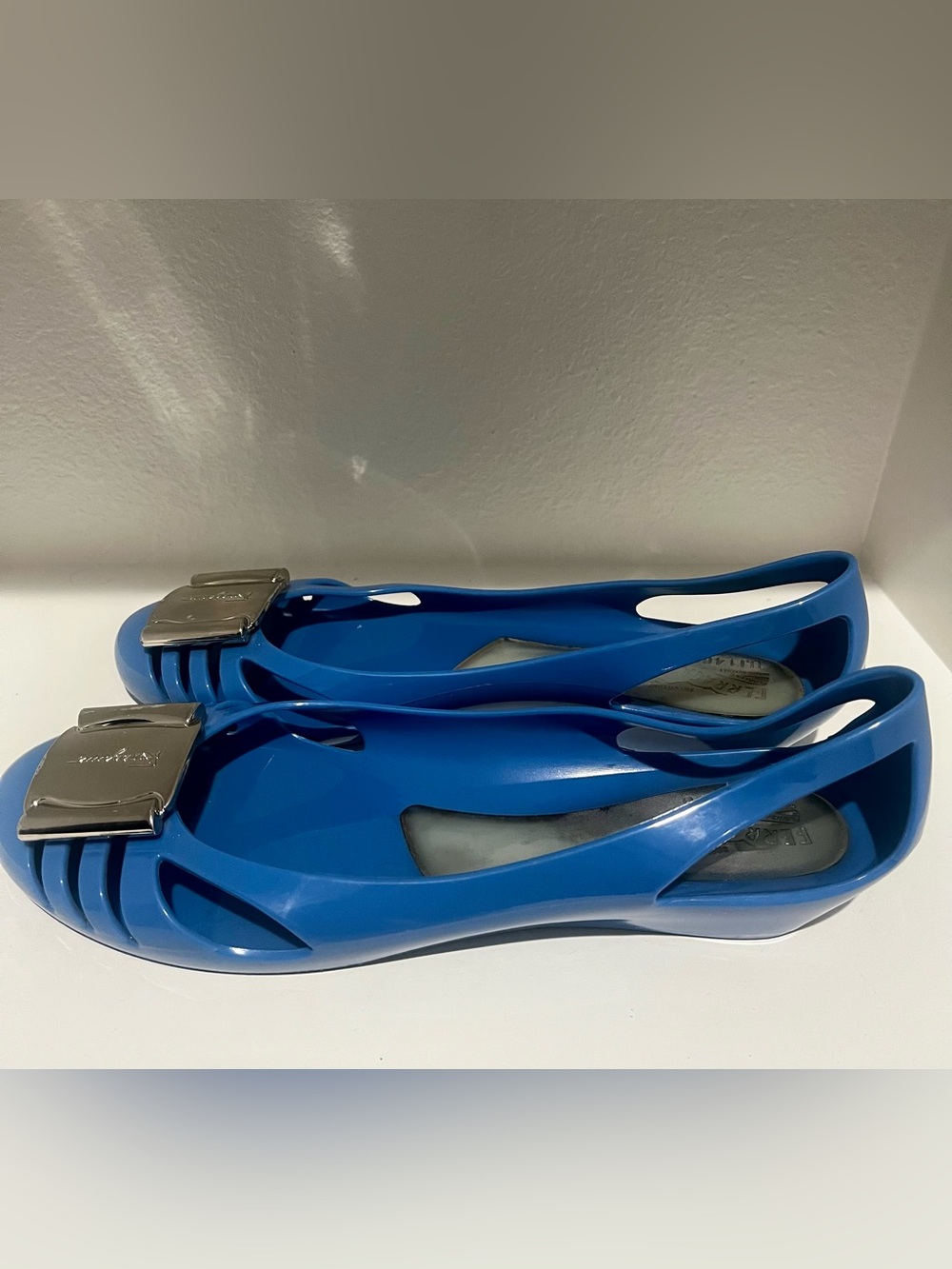 Salvatore Ferragamo Blue Jelly Flats Silver Vara Bow Size 8 - Picture 5 of 8